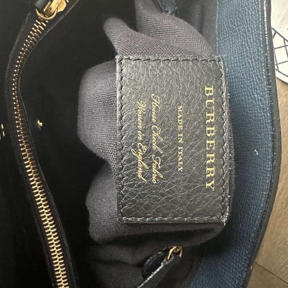 Authentic leather Burberry purse - Picture 8 of 9